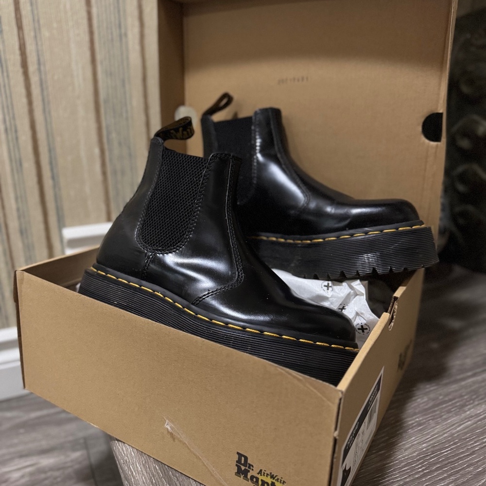 [DR. MARTENS] 2976 Quad Chelsea Boots